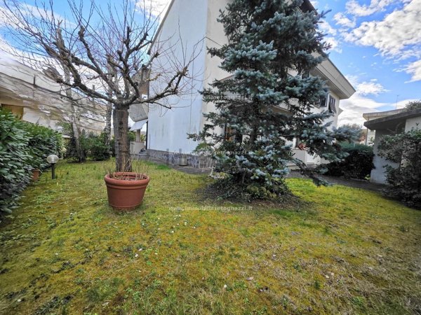 casa indipendente in vendita a Gambassi Terme in zona Badia a Cerreto