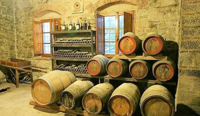 negozio in vendita a Greve in Chianti in zona Strada in Chianti