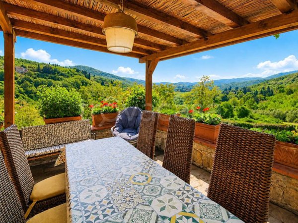 casa indipendente in vendita a Greve in Chianti in zona Castello di Cintoia