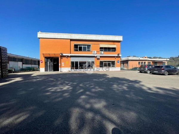locale di sgombero in vendita ad Impruneta