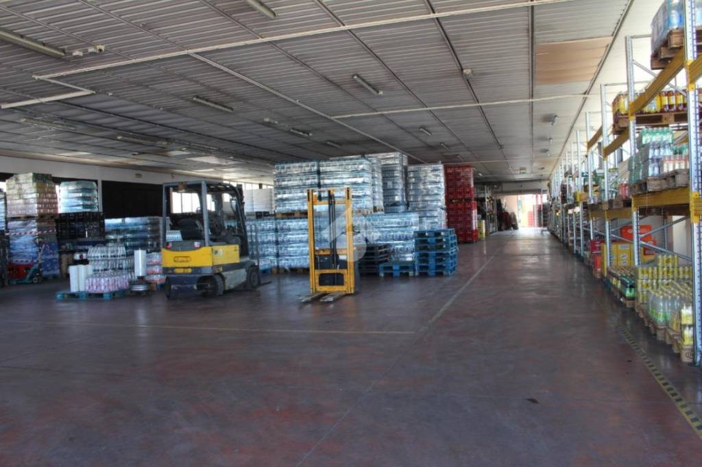 locale commerciale in vendita ad Impruneta