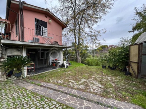 casa indipendente in vendita ad Impruneta in zona Pozzolatico