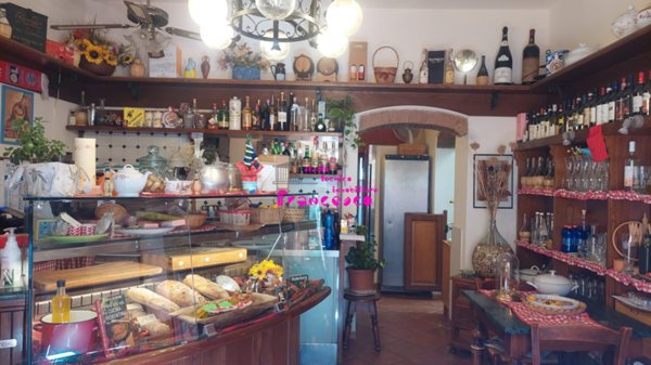 negozio in vendita ad Impruneta in zona Falciani