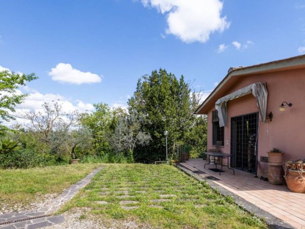 casa indipendente in vendita ad Impruneta in zona Pozzolatico