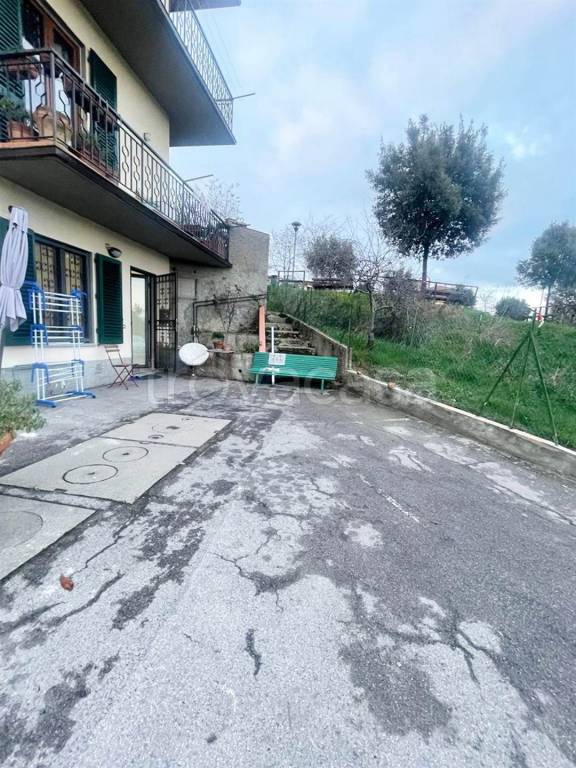 appartamento in vendita ad Impruneta in zona Falciani