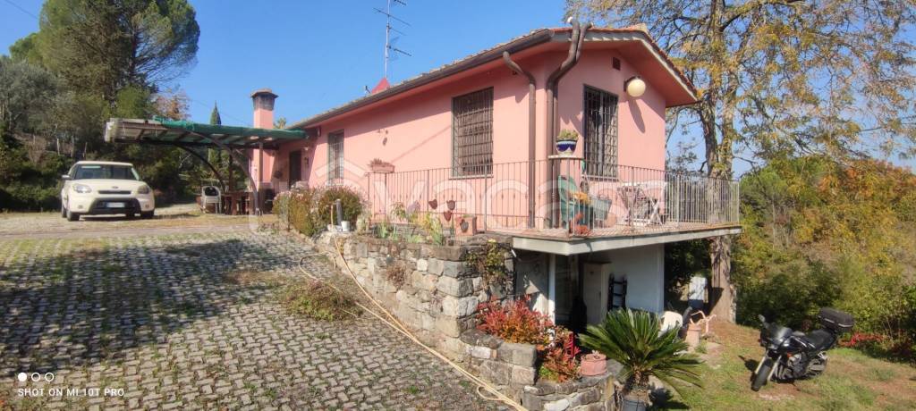 casa indipendente in vendita ad Impruneta in zona Pozzolatico