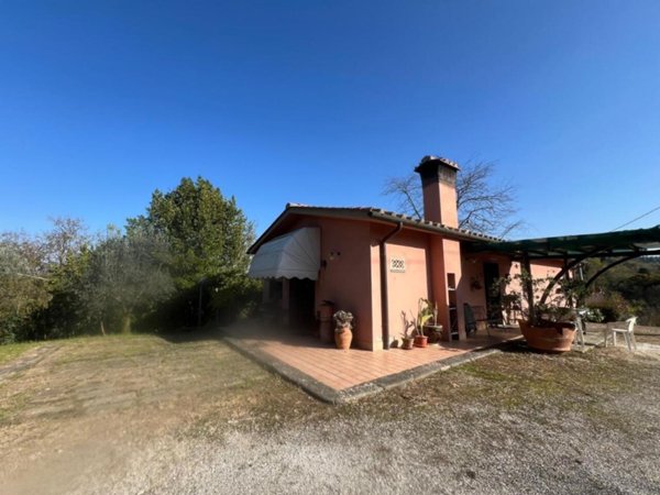 casa indipendente in vendita ad Impruneta in zona Pozzolatico