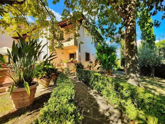 casa indipendente in vendita a Lastra a Signa in zona Ponte a Signa