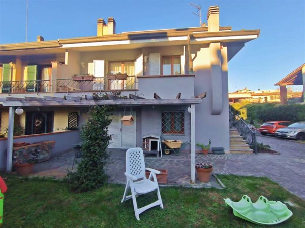 casa indipendente in vendita a Lastra a Signa in zona Ginestra Fiorentina