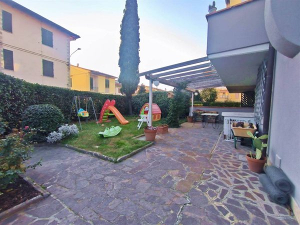 casa indipendente in vendita a Lastra a Signa in zona Ginestra Fiorentina