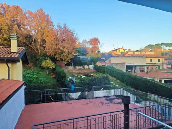 casa indipendente in vendita a Lastra a Signa in zona Ginestra Fiorentina