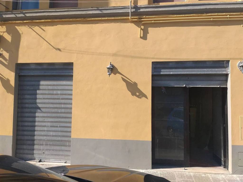 locale commerciale in vendita a Lastra a Signa in zona Ponte a Signa