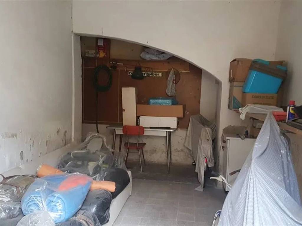 locale di sgombero in vendita a Lastra a Signa in zona Ponte a Signa
