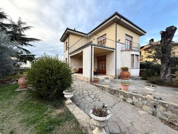 casa indipendente in vendita a Lastra a Signa