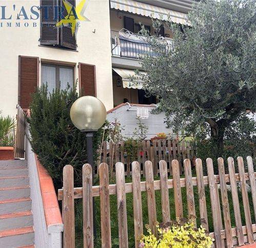 appartamento in vendita a Lastra a Signa in zona Quattro Strade