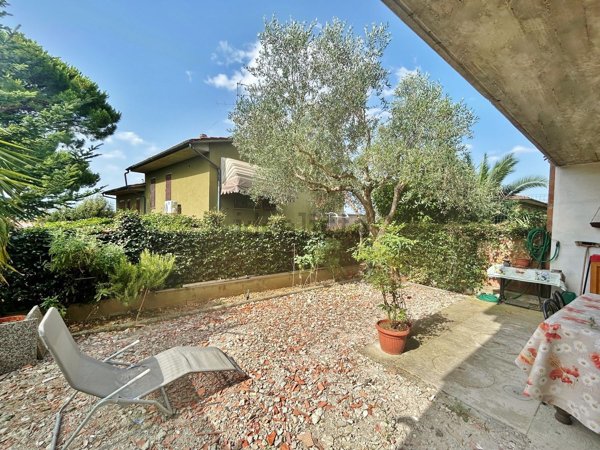 casa indipendente in vendita a Lastra a Signa