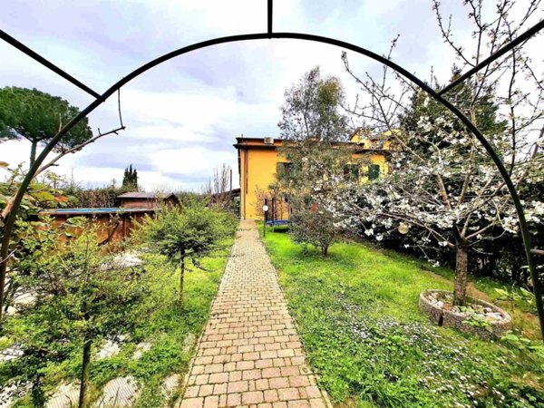 casa indipendente in vendita a Lastra a Signa