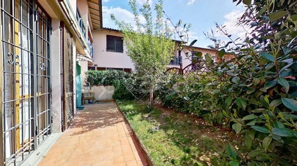 casa indipendente in vendita a Lastra a Signa in zona Bracciatica