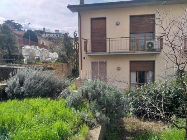 casa indipendente in vendita a Lastra a Signa