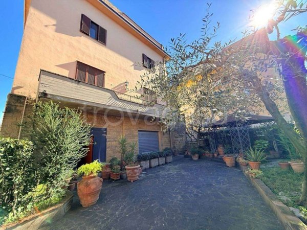 casa indipendente in vendita a Lastra a Signa