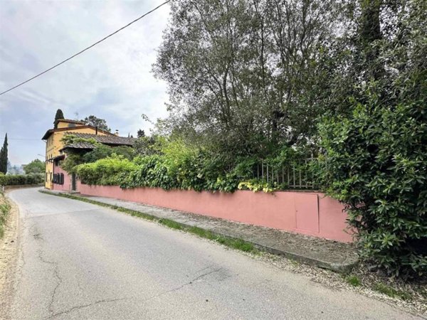 casa indipendente in vendita a Lastra a Signa in zona Carcheri