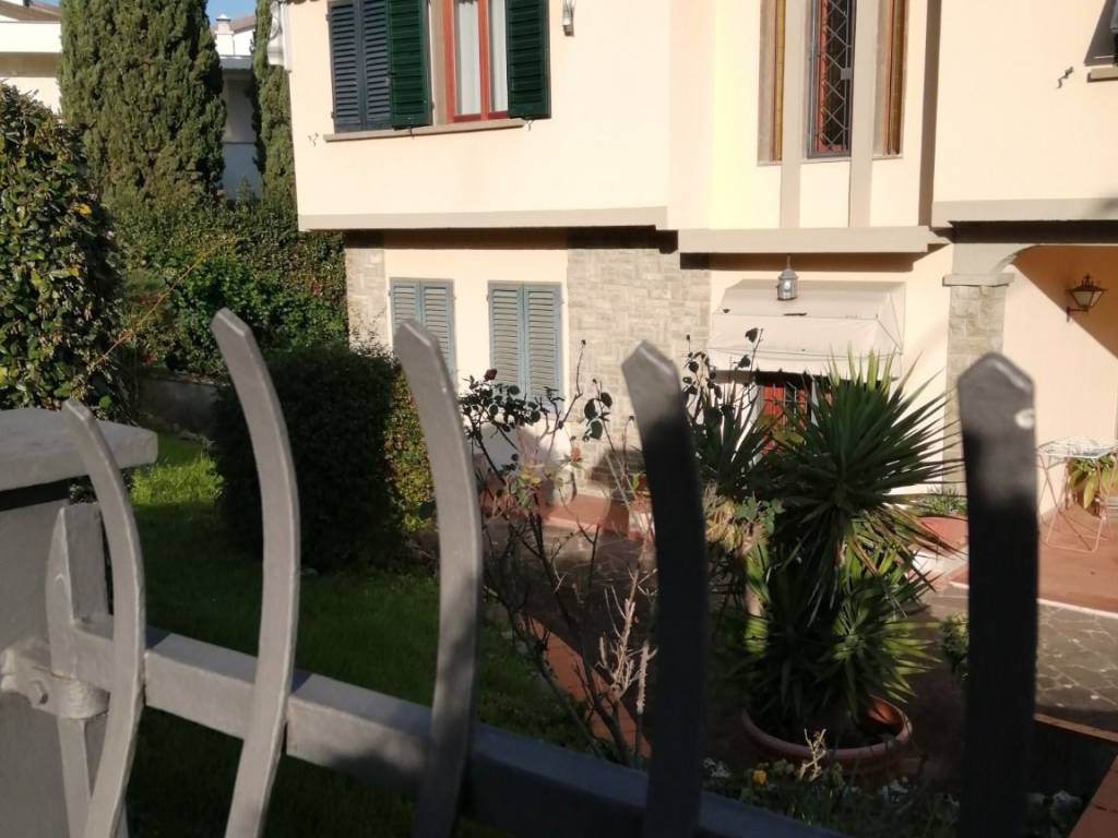 casa indipendente in vendita a Lastra a Signa in zona Ponte a Signa