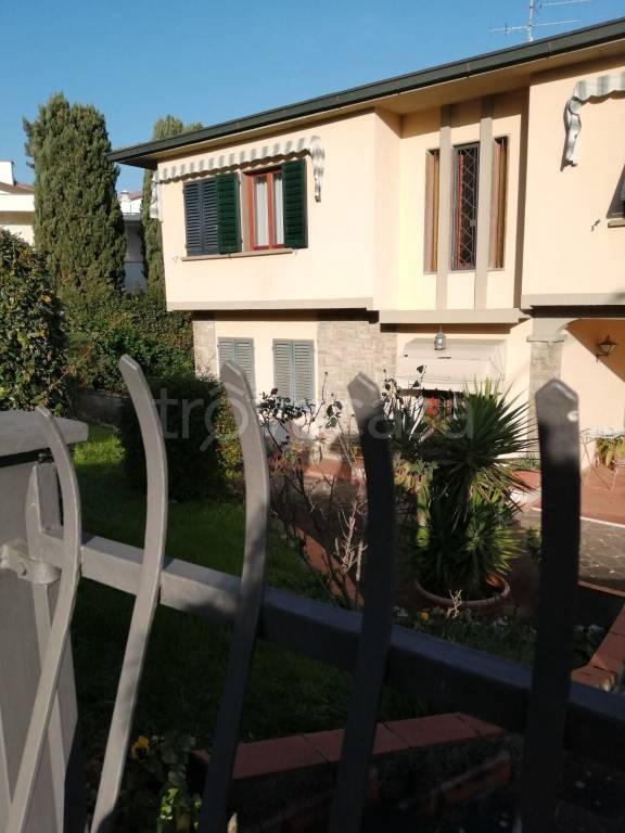 casa indipendente in vendita a Lastra a Signa in zona Ponte a Signa