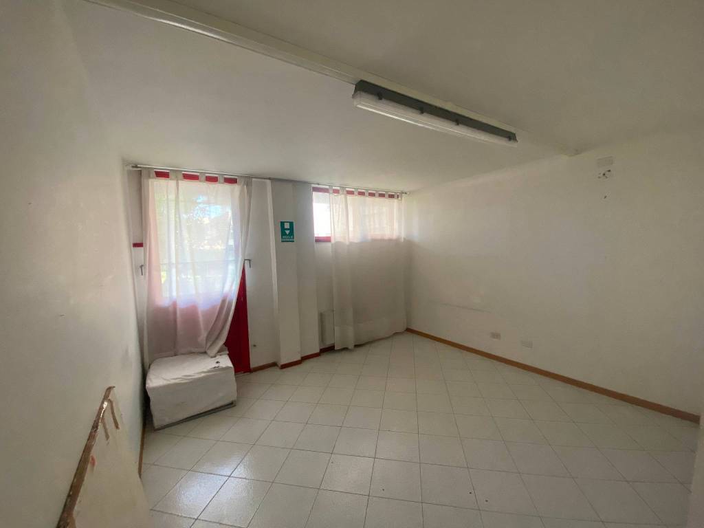 locale commerciale in vendita a Lastra a Signa