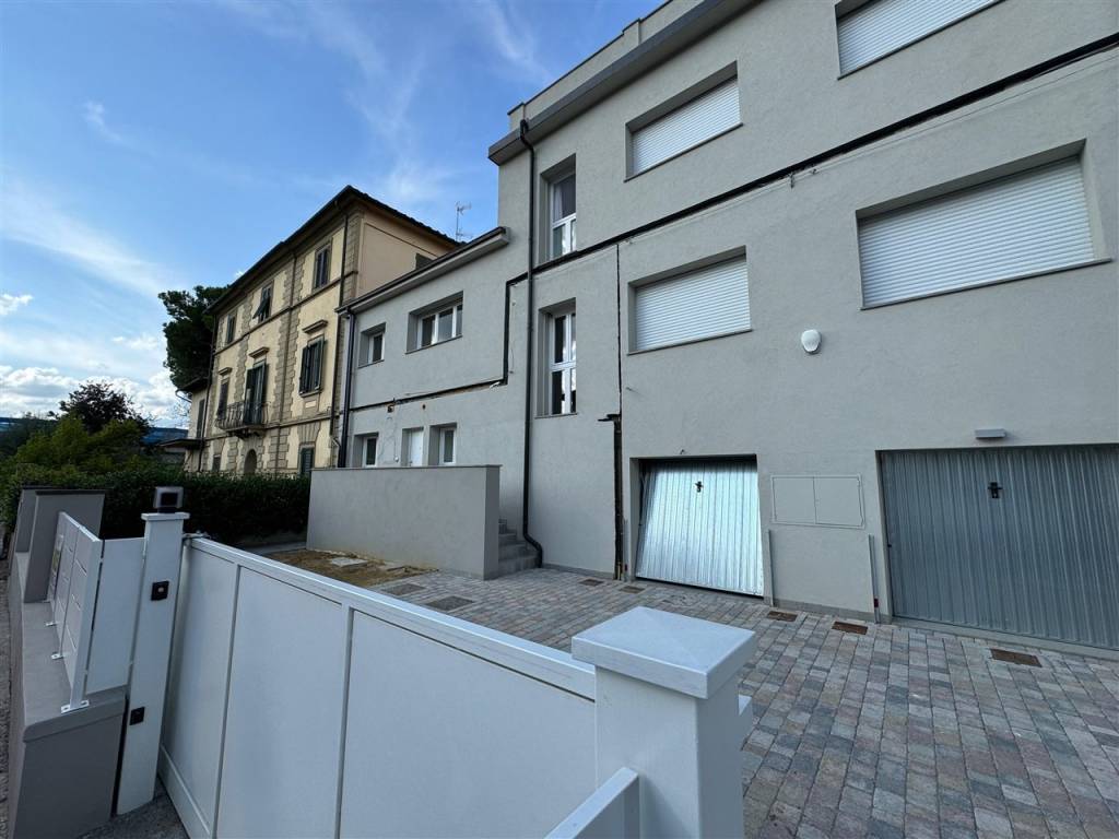 casa indipendente in vendita a Lastra a Signa