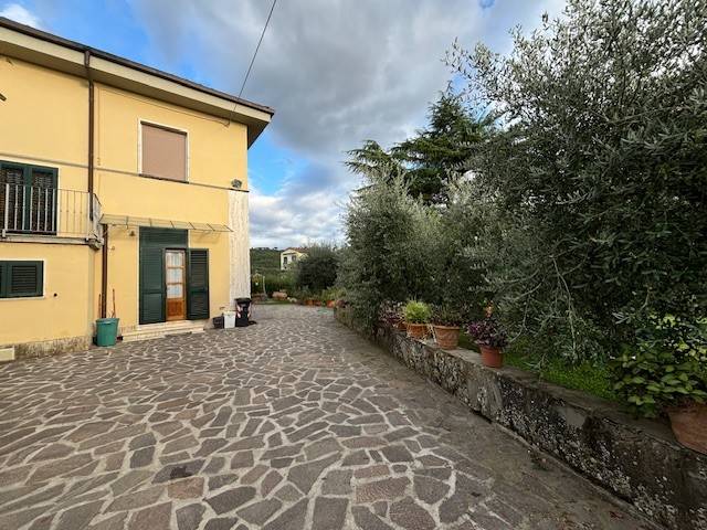 casa indipendente in vendita a Lastra a Signa
