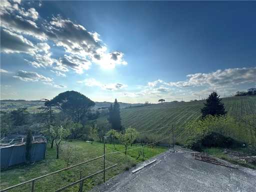 casa indipendente in vendita a Lastra a Signa in zona Ginestra Fiorentina