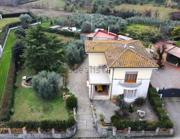casa indipendente in vendita a Lastra a Signa in zona Calcinaia