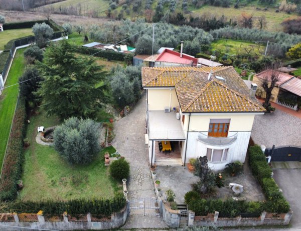 casa indipendente in vendita a Lastra a Signa in zona Calcinaia
