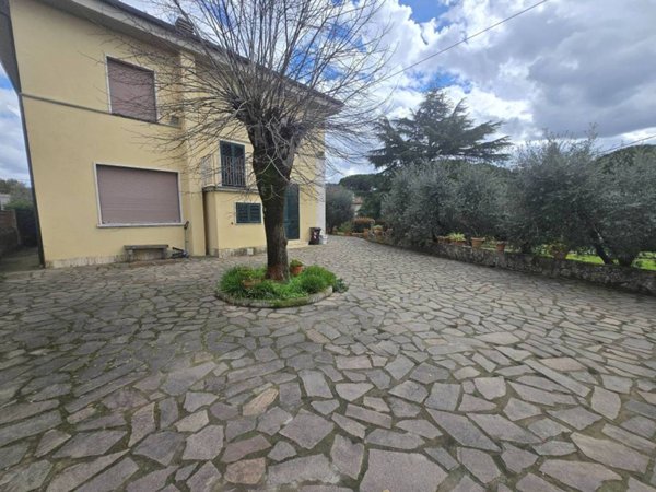 casa indipendente in vendita a Lastra a Signa in zona Inno