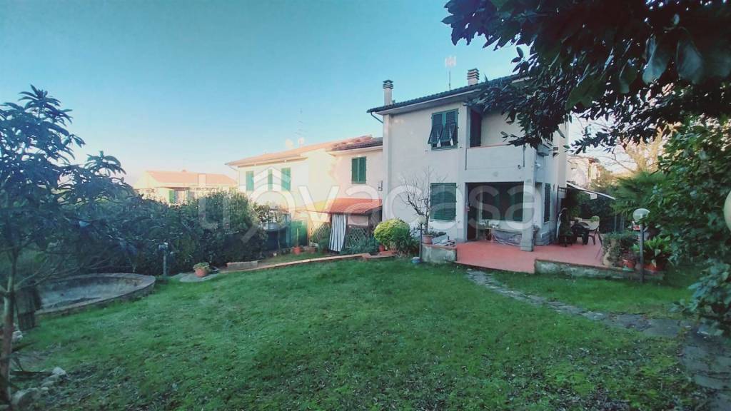 casa indipendente in vendita a Lastra a Signa