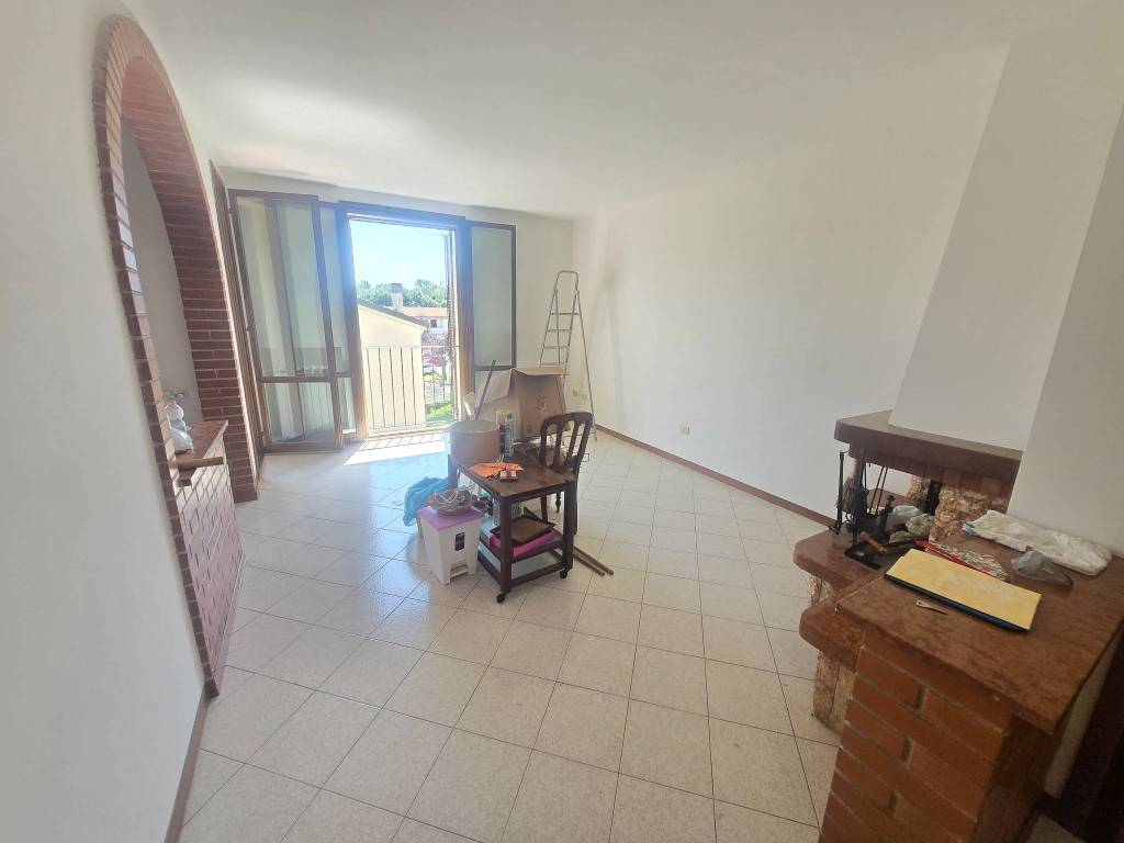 appartamento in vendita a Lastra a Signa in zona Quattro Strade