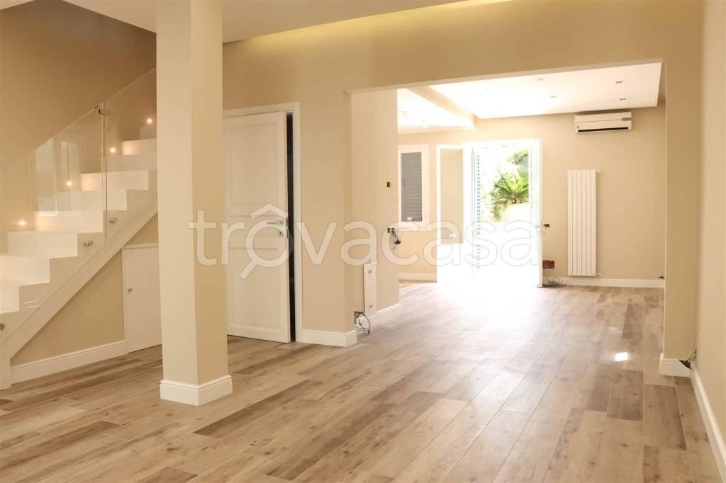 casa indipendente in vendita a Lastra a Signa