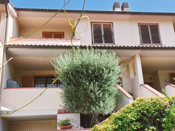 casa indipendente in vendita a Lastra a Signa