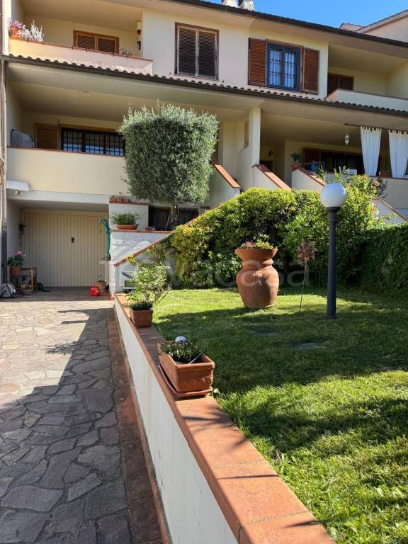 casa indipendente in vendita a Lastra a Signa