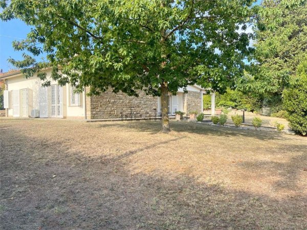 casa indipendente in vendita a Lastra a Signa in zona Ginestra Fiorentina