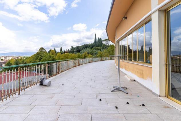 negozio in vendita a Lastra a Signa