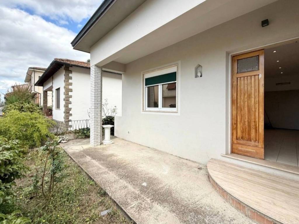 casa indipendente in vendita a Lastra a Signa