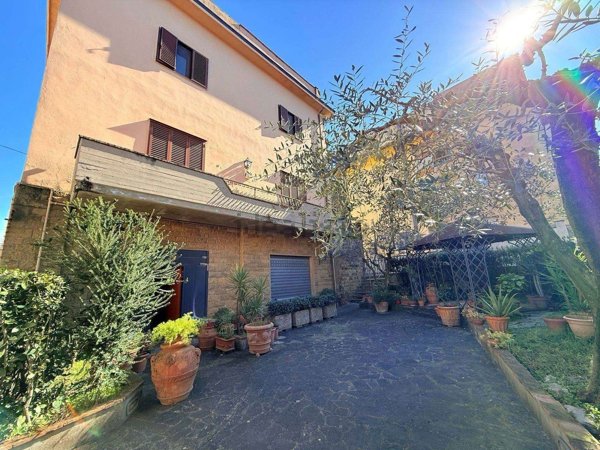 casa indipendente in vendita a Lastra a Signa