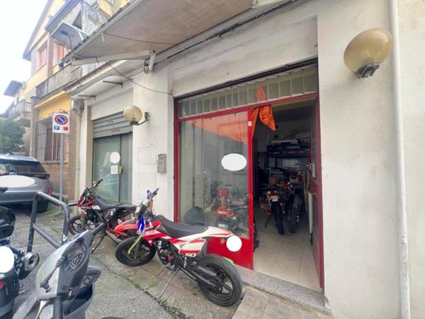 negozio in vendita a Lastra a Signa in zona Ponte a Signa