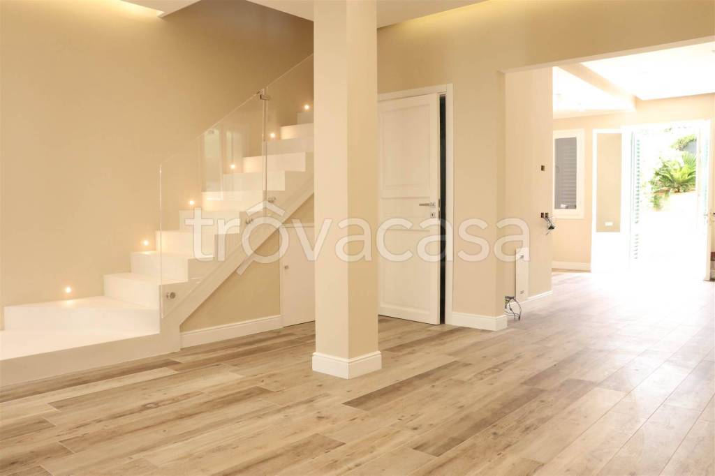 casa indipendente in vendita a Lastra a Signa