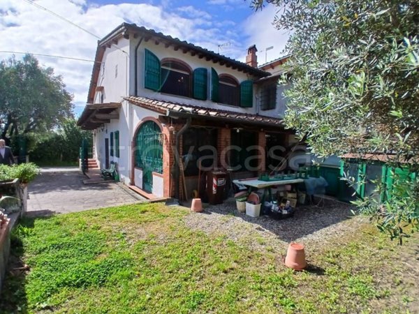 casa indipendente in vendita a Lastra a Signa in zona Ginestra Fiorentina