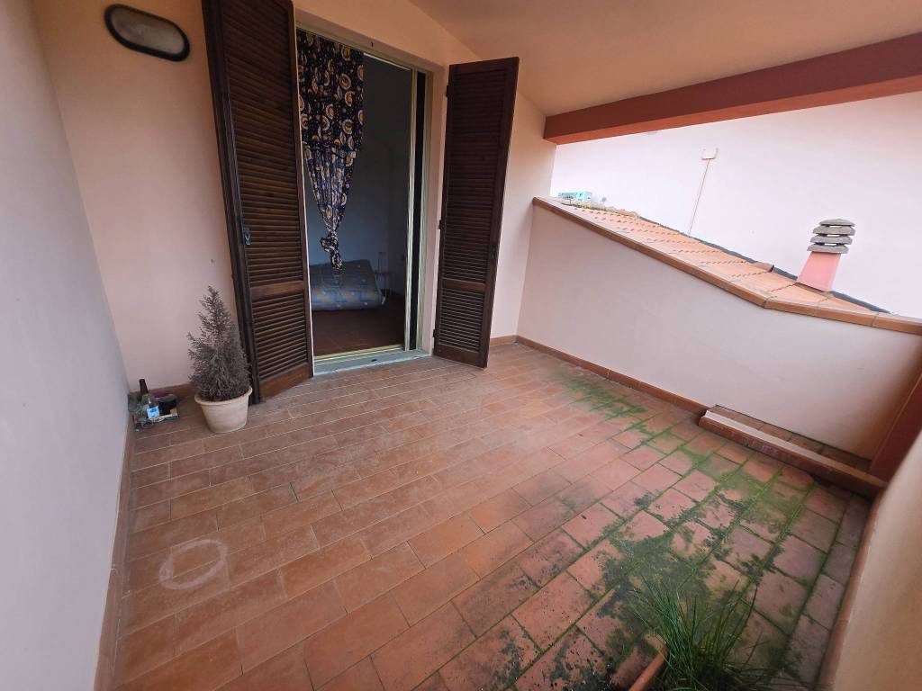 appartamento in vendita a Lastra a Signa in zona Quattro Strade