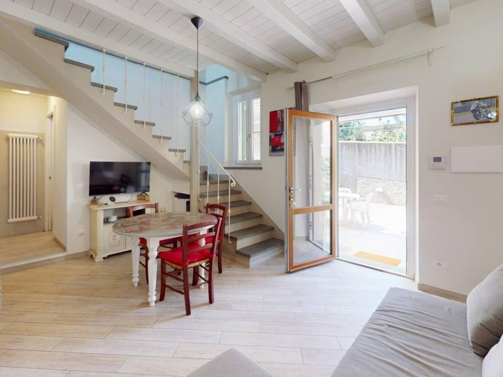 casa indipendente in vendita a Lastra a Signa