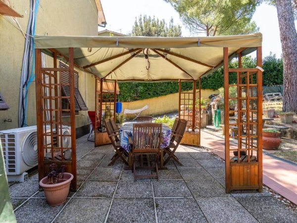 casa indipendente in vendita a Lastra a Signa