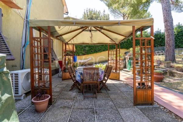 casa indipendente in vendita a Lastra a Signa
